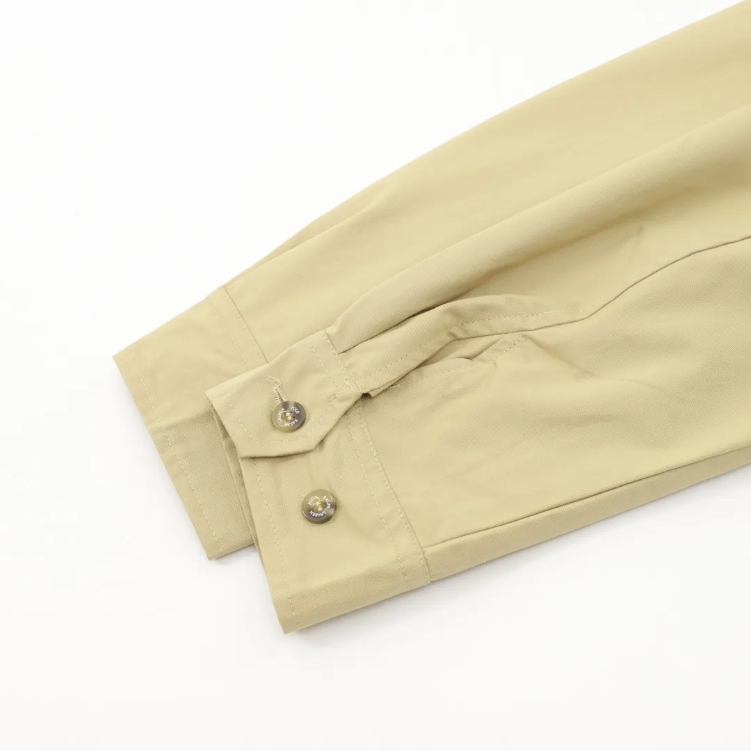 P580 Ralph Lauren/Ralph Lauren R25 classic unisex old cadre zipper jacket, same style as Yi Mengling, item number: RL12168. Recommended by many fashion bloggers, the Harrington jacket's lapel zipper windproof design perfectly blends casual style with street trend elements, making it very suitable for neutral wear. The fabric texture of the jacket is excellent and comfortable to wear. It is a very versatile and trendy jacket. Original development, 100% pure cotton fabric, exquisite embroidery, evergreen style for all seasons, feel free to buy it, retro will never go out of style!  Size: S-XL